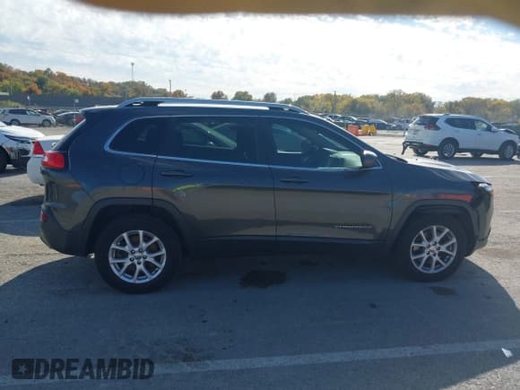 ✅ 2015 Jeep Cherokee Latitude • VIN: 1C4PJMCS3FW615969 • Lot: 43640634. Wystawiony na IAAI z przebiegiem 176 928 mil. Bezpłatny archiwum sprzedaży aukcyjnych z USA i szczegółowy raport historii pojazdu na DreamBid. Zdjęcie 13.