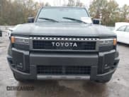 ✅ 2024 Toyota Land Cruiser • VIN: JTEABFAJ0RK006158 • Lot: 43544823. Wystawiony na IAAI z przebiegiem 30 220 mil. Bezpłatny archiwum sprzedaży aukcyjnych z USA i szczegółowy raport historii pojazdu na DreamBid. Zdjęcie 12.