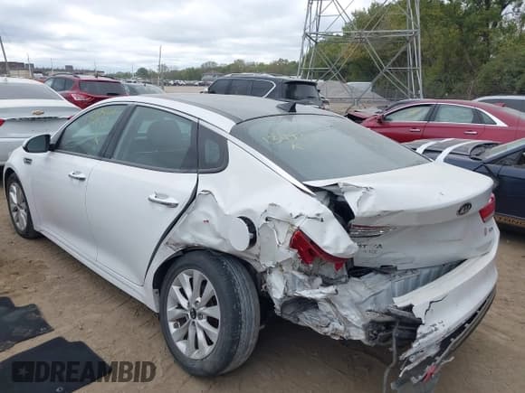 ✅ 2017 Kia Optima EX • VIN: 5XXGU4L33HG134933 • Lot: 43392051. Wystawiony na IAAI z przebiegiem 106 300 mil. Bezpłatny archiwum sprzedaży aukcyjnych z USA i szczegółowy raport historii pojazdu na DreamBid. Zdjęcie 3.