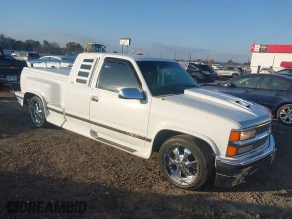 ✅ 1997 Chevrolet Silverado 1500 • VIN: 2GBEC19R2V1116045 • Lot: 43708087. Wystawiony na IAAI z przebiegiem 176 084 mil. Bezpłatny archiwum sprzedaży aukcyjnych z USA i szczegółowy raport historii pojazdu na DreamBid. Zdjęcie 1.