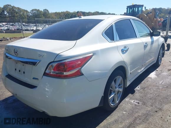 ✅ 2014 Nissan Altima SL • VIN: 1N4AL3AP7EN230644 • Лот: 43533630. Опубликован ранее на IAAI с пробегом 142 987 миль. Бесплатный доступ к архиву аукционных продаж из США и подробный отчёт об истории автомобиля на DreamBid. Изображение 4.