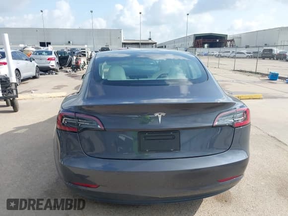 ✅ 2023 Tesla Model 3 • VIN: 5YJ3E1EA7PF567906 • Lot: 42280993. Wystawiony na IAAI z przebiegiem 41 452 mil. Bezpłatny archiwum sprzedaży aukcyjnych z USA i szczegółowy raport historii pojazdu na DreamBid. Zdjęcie 17.