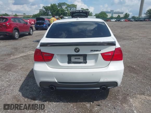 ✅ 2011 BMW 3 Series 335d • VIN: WBAPN7C5XBA949226 • Lot: 42644912. Wystawiony na IAAI z przebiegiem 94 160 mil. Bezpłatny archiwum sprzedaży aukcyjnych z USA i szczegółowy raport historii pojazdu na DreamBid. Zdjęcie 15.