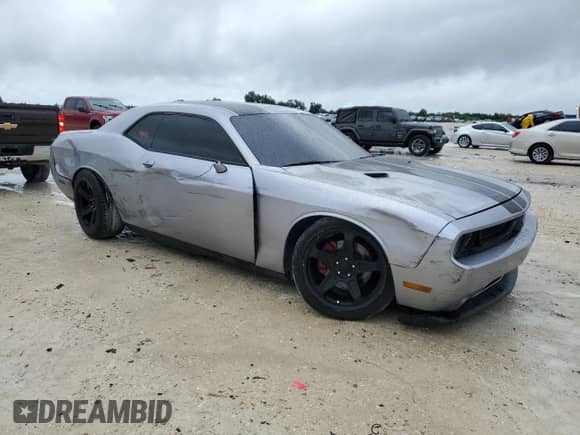 2013 Dodge Challenger R/T Plus z VIN 2C3CDYBT3DH685978, wystawiony jako Copart lot #58119844 z przebiegiem 130 012 mil mil oraz Szkoda całkowita • Salvage title. Historia ofert i sprzedaży dostępna na DreamBid. Obrazek 4.