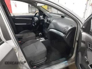 ✅ 2010 Chevrolet Aveo 1LT • VIN: KL1TD5DE6AB125781 • Lot: 41736173. Wystawiony na IAAI z przebiegiem 234 223 mil. Bezpłatny archiwum sprzedaży aukcyjnych z USA i szczegółowy raport historii pojazdu na DreamBid. Zdjęcie 5.