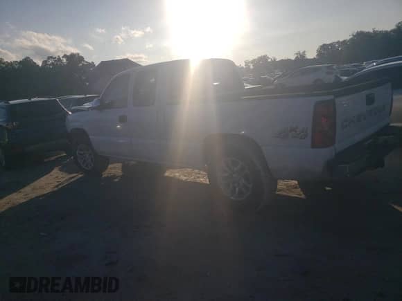 2006 Chevrolet Silverado 1500 LS z VIN 1GCEK19V06Z192917, wystawiony jako Copart lot #86732914 z przebiegiem 237 082 mil mil oraz Szkoda całkowita • Salvage title. Historia ofert i sprzedaży dostępna na DreamBid. Obrazek 2.