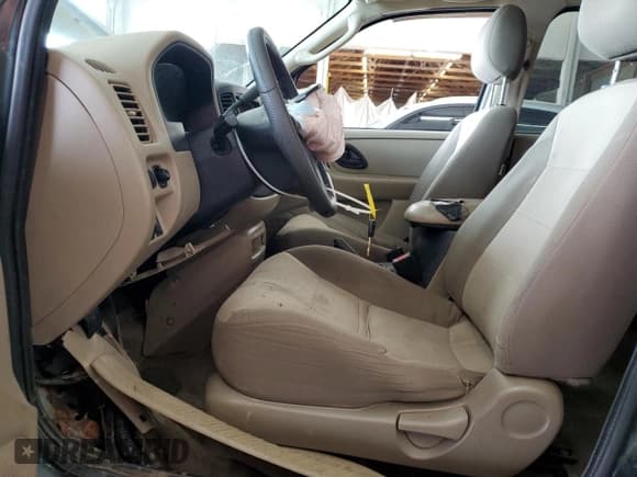 ✅ 2003 Ford Escape XLS Popular • VIN: 1FMYU92153KB77407 • Lot: 62953535. Listed on Copart with 209,286 mi. Free auction sales archive from the USA and detailed vehicle history report at DreamBid. Image 7.