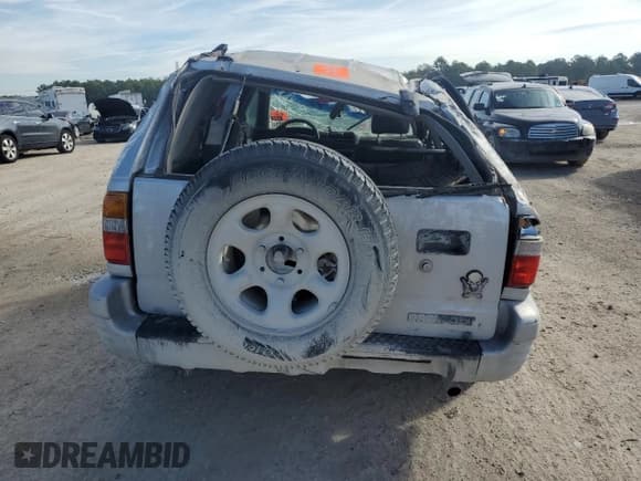 ✅ 2002 Honda Passport LX • VIN: 4S6CK58W424401210 • Lot: 75971303. Listed on Copart with 206,386 mi. Free auction sales archive from the USA and detailed vehicle history report at DreamBid. Image 6.