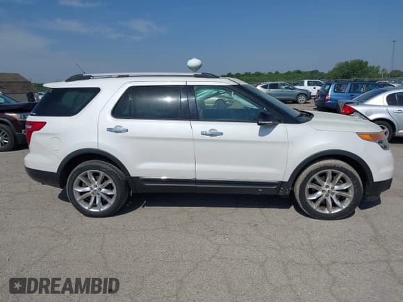 ✅ 2015 Ford Explorer XLT • VIN: 1FM5K8D81FGA13379 • Lot: 42275630. Wystawiony na IAAI z przebiegiem 169 545 mil. Bezpłatny archiwum sprzedaży aukcyjnych z USA i szczegółowy raport historii pojazdu na DreamBid. Zdjęcie 13.