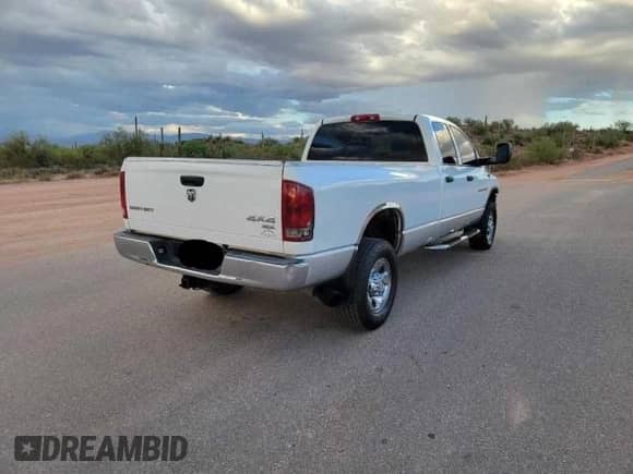 2005 Dodge 3500 SLT z VIN 3D7LS38C65G802973, wystawiony jako Copart lot #82492764 z przebiegiem 235 534 mil mil oraz Czysty tytuł • Clean title. Historia ofert i sprzedaży dostępna na DreamBid. Obrazek 4.