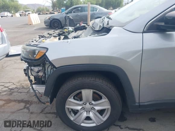 ✅ 2022 Jeep Compass Latitude • VIN: 3C4NJDBB9NT210051 • Lot: 43019297. Listed on IAAI with 29,735 mi. Free auction sales archive from the USA and detailed vehicle history report at DreamBid. Image 6.