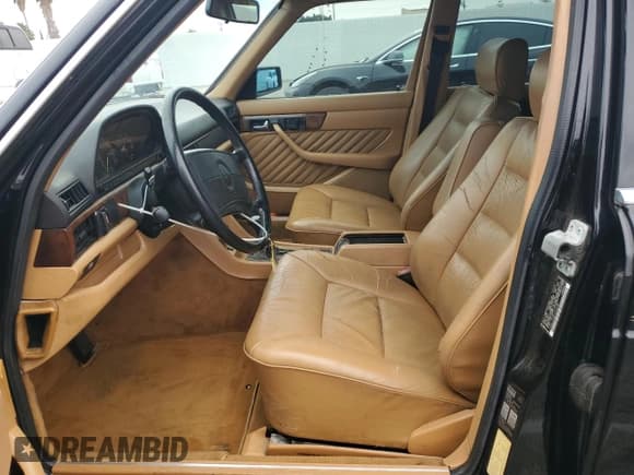 ✅ 1990 Mercedes-Benz 560 • VIN: WDBCA39E7LA504486 • Lot: 62374765. Wystawiony na Copart z przebiegiem 112 165 mil. Bezpłatny archiwum sprzedaży aukcyjnych z USA i szczegółowy raport historii pojazdu na DreamBid. Zdjęcie 7.