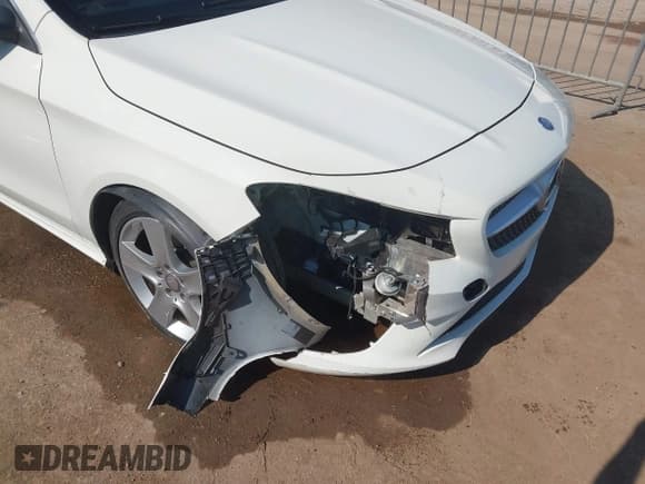 ✅ 2016 Mercedes-Benz CLA 250 • VIN: WDDSJ4EB9GN361320 • Lot: 43453237. Wystawiony na IAAI z przebiegiem 81 929 mil. Bezpłatny archiwum sprzedaży aukcyjnych z USA i szczegółowy raport historii pojazdu na DreamBid. Zdjęcie 6.