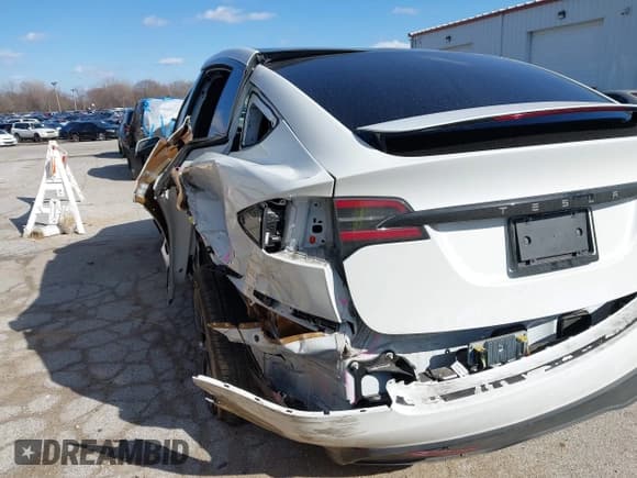 ✅ 2023 Tesla Model X Plaid • VIN: 7SAXCBE63PF405105 • Lot: 41876918. Listed on IAAI with 22,475 mi. Free auction sales archive from the USA and detailed vehicle history report at DreamBid. Image 3.