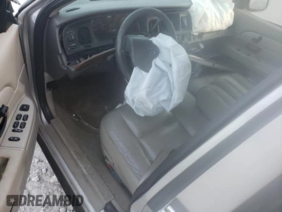 ✅ 2007 Ford Crown Victoria LX • VIN: 2FAFP74V97X145740 • Lot: 84583165. Listed on Copart with 171,768 mi. Free auction sales archive from the USA and detailed vehicle history report at DreamBid. Image 8.