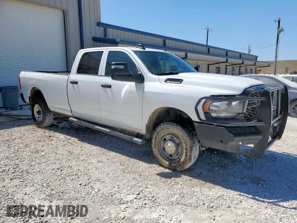 ✅ 2023 Ram 2500 Tradesman • VIN: 3C6UR5HJ4PG606562 • Lot: 64797515. Wystawiony na Copart z przebiegiem 101 739 mil. Bezpłatny archiwum sprzedaży aukcyjnych z USA i szczegółowy raport historii pojazdu na DreamBid. Zdjęcie 4.
