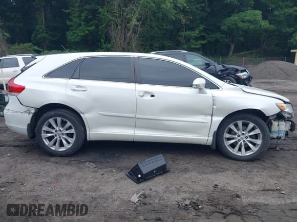 ✅ 2015 Toyota Venza LE • VIN: 4T3BA3BB9FU072079 • Lot: 42713859. Listed on IAAI with 176,907 mi. Free auction sales archive from the USA and detailed vehicle history report at DreamBid. Image 13.