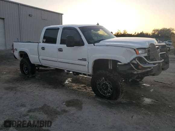 ✅ 2006 Chevrolet Silverado 2500HD LT3 • VIN: 1GCHK23D56F156919 • Lot: 84831324. Wystawiony na Copart z przebiegiem Nie podano. Bezpłatny archiwum sprzedaży aukcyjnych z USA i szczegółowy raport historii pojazdu na DreamBid. Zdjęcie 4.