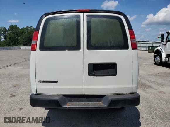 ✅ 2017 Chevrolet Express Cargo • VIN: 1GCZGGFG1H1180837 • Lot: 65257405. Listed on Copart with 205,680 mi. Free auction sales archive from the USA and detailed vehicle history report at DreamBid. Image 6.