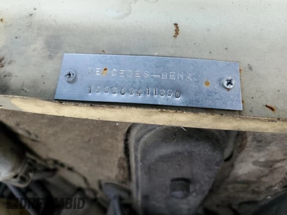 ✅ 1963 Mercedes-Benz 190 • VIN: 190DC041139D • Lot: 71625064. Wystawiony na Copart z przebiegiem 29 756 mil. Bezpłatny archiwum sprzedaży aukcyjnych z USA i szczegółowy raport historii pojazdu na DreamBid. Zdjęcie 13.