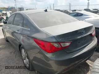 2013 Hyundai Sonata Limited z VIN 5NPEC4AC1DH556081, wystawiony jako IAAI lot #43408207 z przebiegiem 99 133 mil mil oraz . Historia ofert i sprzedaży dostępna na DreamBid. Obrazek 3.