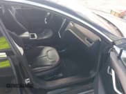 ✅ 2013 Tesla Model S Performance • VIN: 5YJSA1DP1DFP15590 • Lot: 43692332. Wystawiony na IAAI z przebiegiem Nie podano. Bezpłatny archiwum sprzedaży aukcyjnych z USA i szczegółowy raport historii pojazdu na DreamBid. Zdjęcie 5.