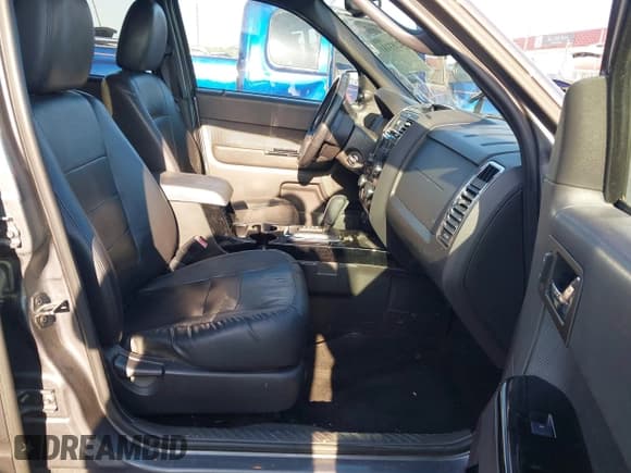 ✅ 2011 Ford Escape Limited • VIN: 1FMCU0EG7BKB26916 • Lot: 42053161. Wystawiony na IAAI z przebiegiem 194 669 mil. Bezpłatny archiwum sprzedaży aukcyjnych z USA i szczegółowy raport historii pojazdu na DreamBid. Zdjęcie 5.