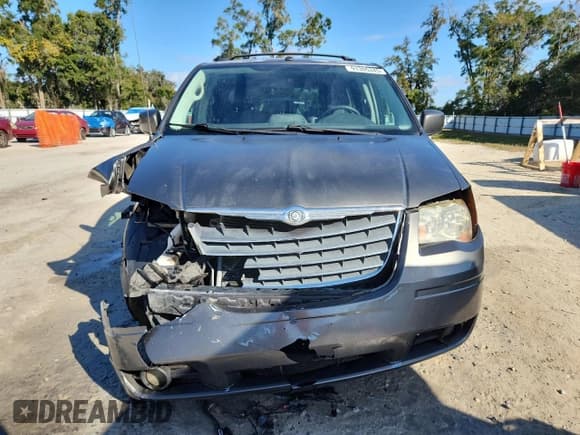 ✅ 2010 Chrysler Town & Country Touring Plus • VIN: 2A4RR8DX1AR334221 • Lot: 91305345. Wystawiony na Copart z przebiegiem 281 649 mil. Bezpłatny archiwum sprzedaży aukcyjnych z USA i szczegółowy raport historii pojazdu na DreamBid. Zdjęcie 5.