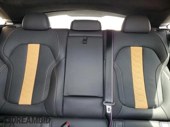 ✅ 2022 BMW X6 M • VIN: 5YMCY0C02N9L05849 • Lot: 50930984. Wystawiony na Copart z przebiegiem 11 766 mil. Bezpłatny archiwum sprzedaży aukcyjnych z USA i szczegółowy raport historii pojazdu na DreamBid. Zdjęcie 10.