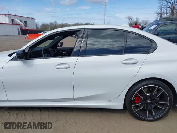 ✅ 2024 BMW 3 Series M340i xDrive • VIN: 3MW49FF02R8D79729 • Lot: 41923780. Listed on IAAI with 10,208 mi. Free auction sales archive from the USA and detailed vehicle history report at DreamBid. Image 14.