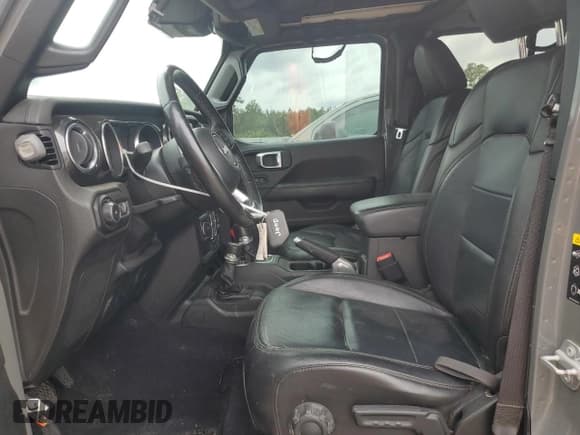 ✅ 2020 Jeep Wrangler Unlimited Sahara • VIN: 1C4HJXEM1LW202755 • Lot: 71248044. Wystawiony na Copart z przebiegiem 76 730 mil. Bezpłatny archiwum sprzedaży aukcyjnych z USA i szczegółowy raport historii pojazdu na DreamBid. Zdjęcie 7.