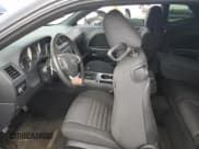 ✅ 2014 Dodge Challenger Shaker • VIN: 2C3CDYBT6EH139323 • Lot: 85641444. Wystawiony na Copart z przebiegiem 82 147 mil. Bezpłatny archiwum sprzedaży aukcyjnych z USA i szczegółowy raport historii pojazdu na DreamBid. Zdjęcie 7.