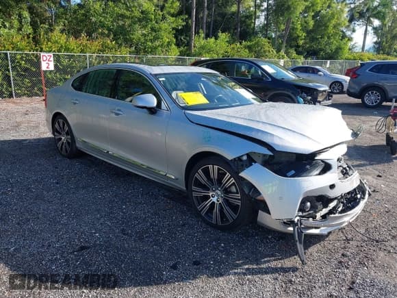 ✅ 2022 Volvo S90 • VIN: LVY062ML2NP263824 • Лот: 43494869. Опубликован ранее на IAAI с пробегом 22 349 миль. Бесплатный доступ к архиву аукционных продаж из США и подробный отчёт об истории автомобиля на DreamBid. Изображение 1.