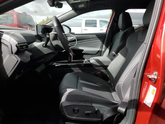 ✅ 2024 Volkswagen ID.4 S • VIN: 1V25MPE81RC005252 • Lot: 86506785. Listed on Copart with 8,250 mi. Free auction sales archive from the USA and detailed vehicle history report at DreamBid. Image 7.