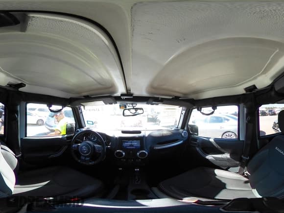 ✅ 2018 Jeep Wrangler Unlimited Sahara • VIN: 1C4BJWEG1JL935722 • Лот: 43493876. Опубликован ранее на IAAI с пробегом 85 800 миль. Бесплатный доступ к архиву аукционных продаж из США и подробный отчёт об истории автомобиля на DreamBid. Изображение 18.