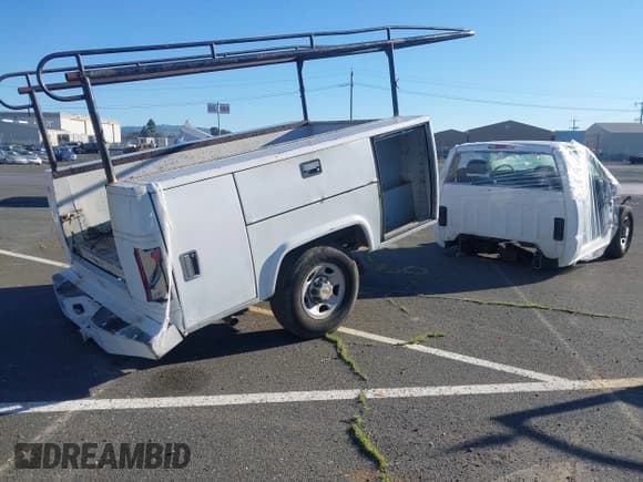 ✅ 1999 Chevrolet Silverado 2500 • VIN: 1GBGC24U2XE246595 • Lot: 41865596. Wystawiony na IAAI z przebiegiem Nie podano. Bezpłatny archiwum sprzedaży aukcyjnych z USA i szczegółowy raport historii pojazdu na DreamBid. Zdjęcie 4.