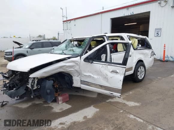 ✅ 2014 Lincoln Navigator • VIN: 5LMJJ3J5XEEL08664 • Лот: 42169067. Опубликован ранее на IAAI с пробегом Не указан. Бесплатный доступ к архиву аукционных продаж из США и подробный отчёт об истории автомобиля на DreamBid. Изображение 6.