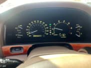 ✅ 2001 Lexus LX 470 • VIN: JTJHT00W013503765 • Lot: 80843654. Wystawiony na Copart z przebiegiem 219 615 mil. Bezpłatny archiwum sprzedaży aukcyjnych z USA i szczegółowy raport historii pojazdu na DreamBid. Zdjęcie 9.