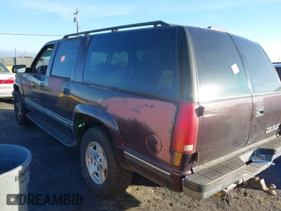 1997 Chevrolet Suburban with VIN 3GNFK16R1VG135563, listed as a IAAI auction lot 43572552 with 285,504 mi miles and . Bid and sale history available at DreamBid. Image 3.