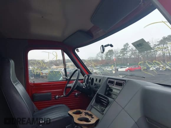 ✅ 1990 Chevrolet Chevy Van • VIN: 2GCEG25H9L4147291 • Лот: 41468176. Опубликован ранее на IAAI с пробегом Не указан. Бесплатный доступ к архиву аукционных продаж из США и подробный отчёт об истории автомобиля на DreamBid. Изображение 5.