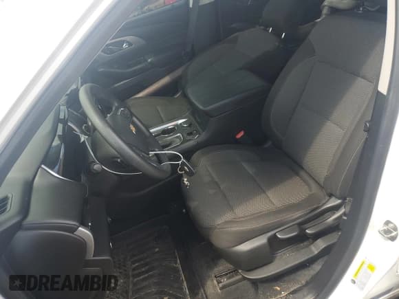 ✅ 2021 Chevrolet Traverse LS • VIN: 1GNERFKW2MJ146486 • Lot: 70687514. Wystawiony na Copart z przebiegiem 47 171 mil. Bezpłatny archiwum sprzedaży aukcyjnych z USA i szczegółowy raport historii pojazdu na DreamBid. Zdjęcie 7.