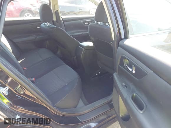 ✅ 2017 Nissan Altima SR • VIN: 1N4AL3APXHN333898 • Lot: 43213255. Listed on IAAI with 118,034 mi. Free auction sales archive from the USA and detailed vehicle history report at DreamBid. Image 8.