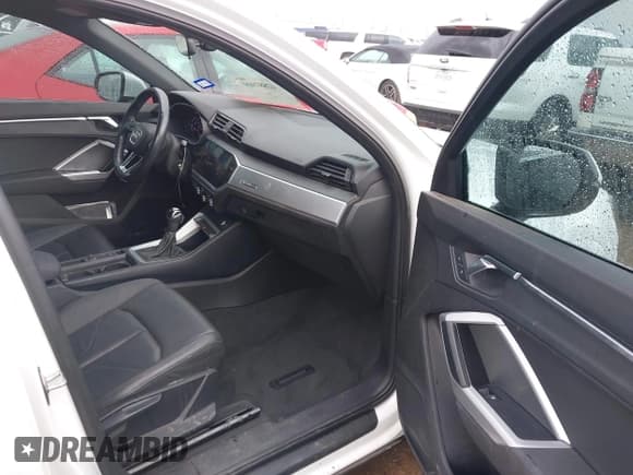 ✅ 2020 Audi Q3 Premium • VIN: WA1AECF34L1030460 • Lot: 42887309. Listed on IAAI with 95,592 mi. Free auction sales archive from the USA and detailed vehicle history report at DreamBid. Image 5.