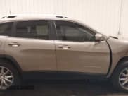 ✅ 2018 Jeep Cherokee Limited • VIN: 1C4PJMDB6JD613166 • Lot: 43260618. Wystawiony na IAAI z przebiegiem 92 627 mil. Bezpłatny archiwum sprzedaży aukcyjnych z USA i szczegółowy raport historii pojazdu na DreamBid. Zdjęcie 14.