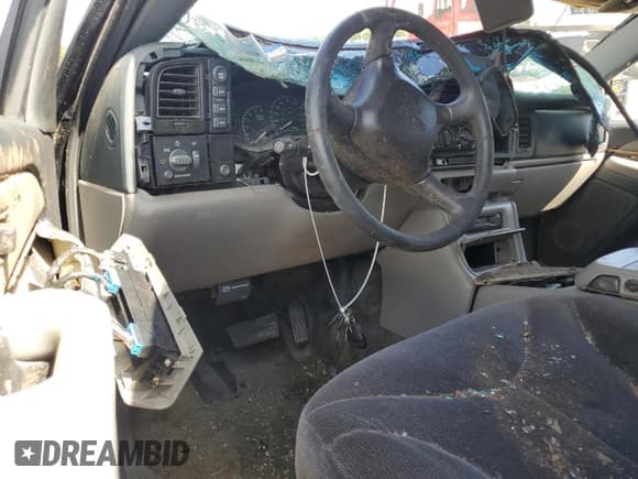 ✅ 2002 GMC Yukon SLE • VIN: 1GKEK13Z72R141781 • Lot: 84280635. Wystawiony na Copart z przebiegiem 217 619 mil. Bezpłatny archiwum sprzedaży aukcyjnych z USA i szczegółowy raport historii pojazdu na DreamBid. Zdjęcie 8.