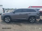 ✅ 2018 Toyota Highlander Limited • VIN: 5TDDZRFHXJS869860 • Lot: 42481411. Wystawiony na IAAI z przebiegiem 149 353 mil. Bezpłatny archiwum sprzedaży aukcyjnych z USA i szczegółowy raport historii pojazdu na DreamBid. Zdjęcie 15.