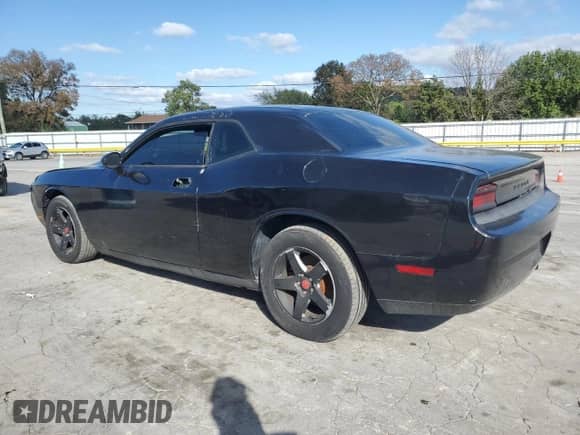 2010 Dodge Challenger SE z VIN 2B3CJ4DV1AH296636, wystawiony jako Copart lot #85839365 z przebiegiem 148 202 mil mil oraz Czysty tytuł • Clean title. Historia ofert i sprzedaży dostępna na DreamBid. Obrazek 2.