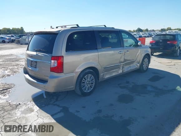 ✅ 2013 Chrysler Town & Country Limited • VIN: 2C4RC1GG1DR682485 • Лот: 43573940. Опубликован ранее на IAAI с пробегом 241 210 миль. Бесплатный доступ к архиву аукционных продаж из США и подробный отчёт об истории автомобиля на DreamBid. Изображение 4.