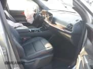 ✅ 2025 Chevrolet Traverse AWD Z71 • VIN: 1GNEVJRSXSJ235561 • Lot: 43265235. Wystawiony na IAAI z przebiegiem 5 741 mil. Bezpłatny archiwum sprzedaży aukcyjnych z USA i szczegółowy raport historii pojazdu na DreamBid. Zdjęcie 5.