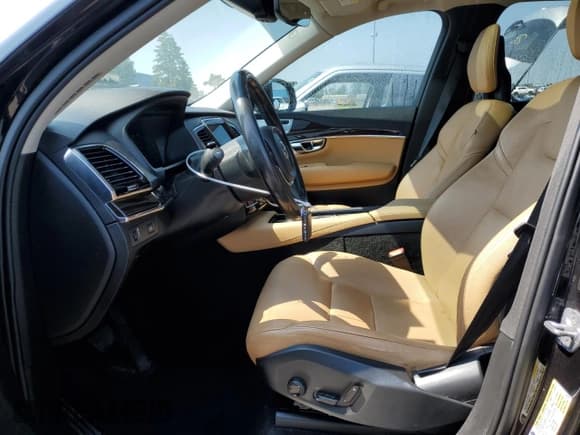 ✅ 2016 Volvo XC90 T6 Momentum • VIN: YV4A22PK9G1022193 • Lot: 69108725. Listed on Copart with 137,153 mi. Free auction sales archive from the USA and detailed vehicle history report at DreamBid. Image 7.